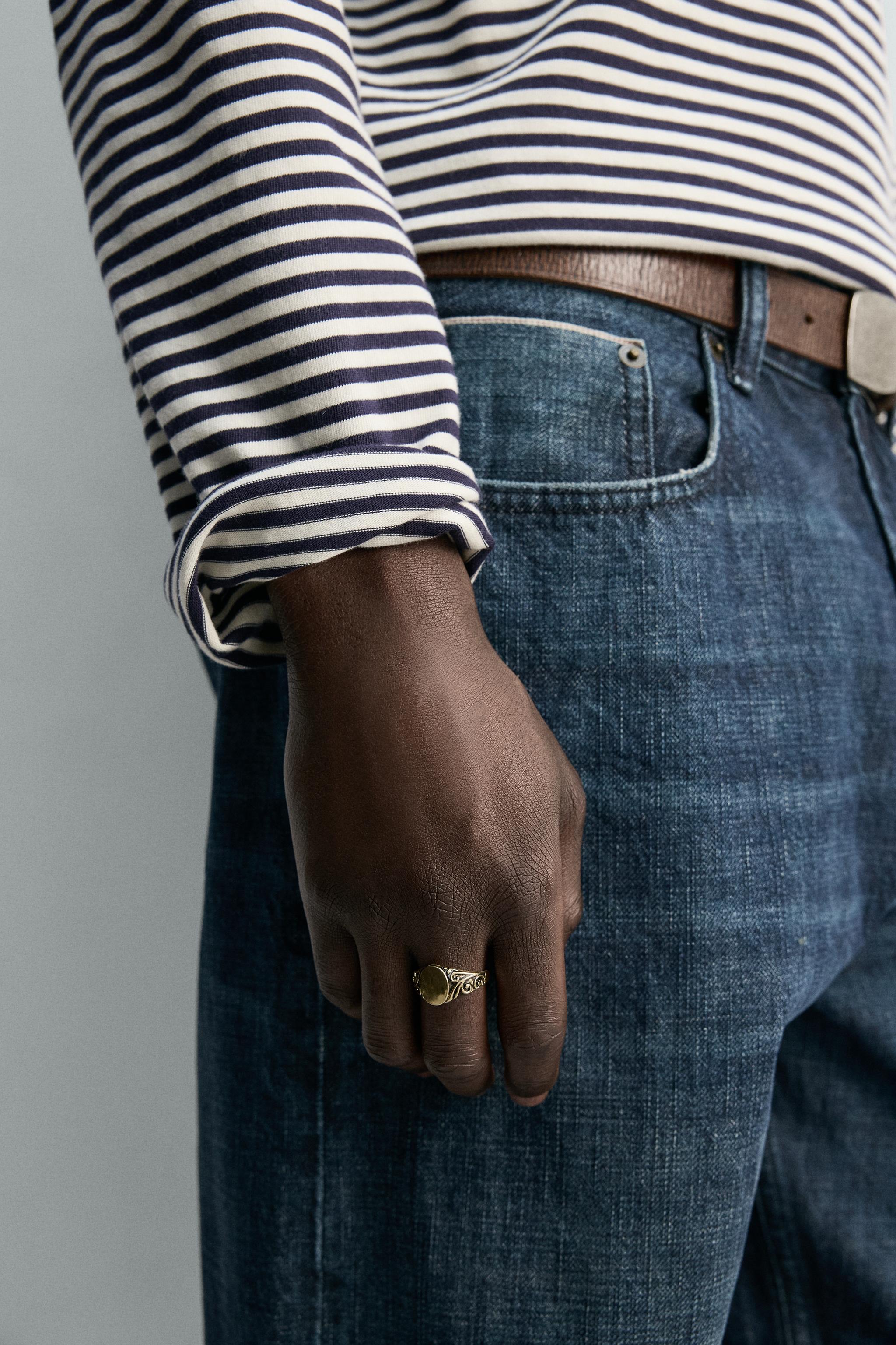 EMBOSSED SIGNET RING